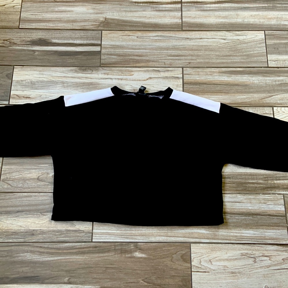 I’m selling a very comfortable black and white sweater from forever 21